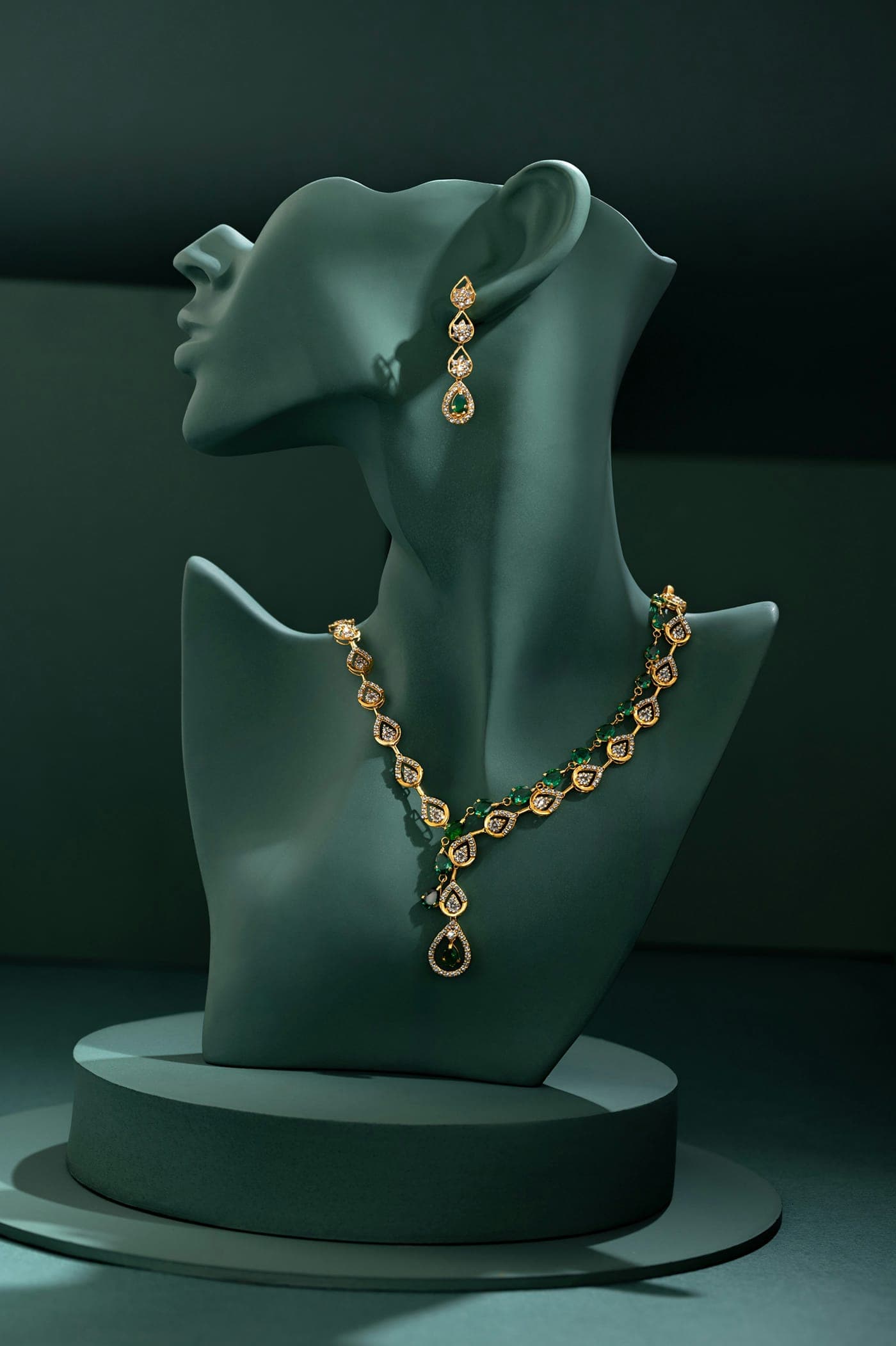 Zamrud Emerald Choker Set